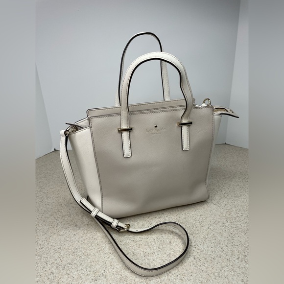 kate spade Handbags - Kate Spade Beige/White Leather Cedar Street Hayden Top Handle Crossbody Bag